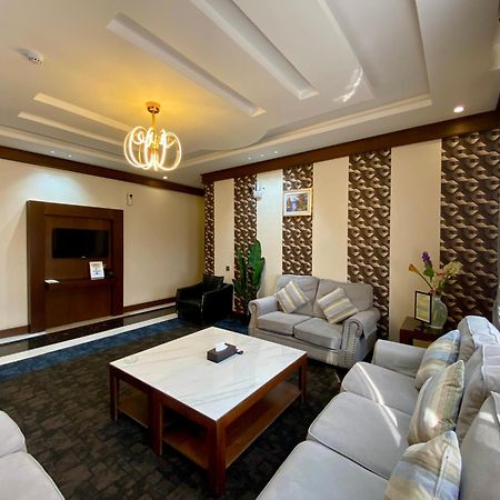 Aral Hotel Apartments タブーク エクステリア 写真